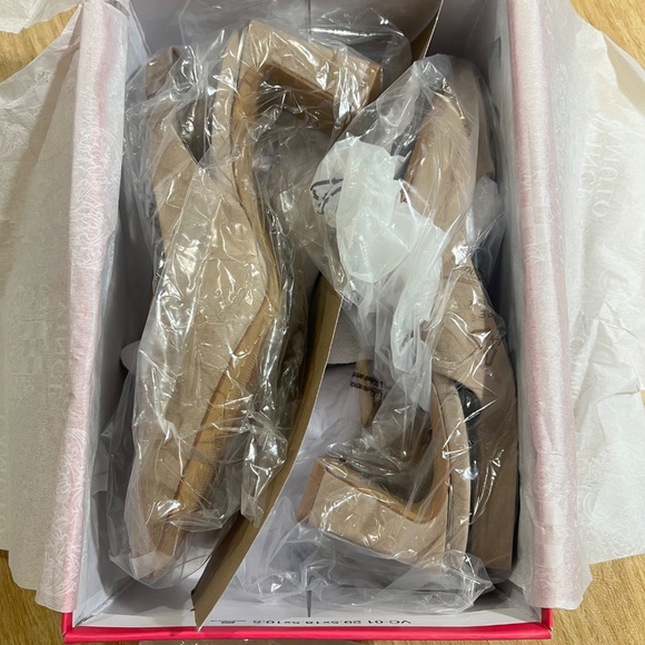 NWT Vince Camuto VC-Hamden Truffle Taupe Suede Slingback Pump 7.5 - Picture 10 of 12